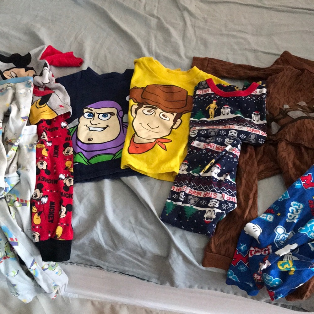 Disney World trip! Lot of 2T shirts and pajamas.